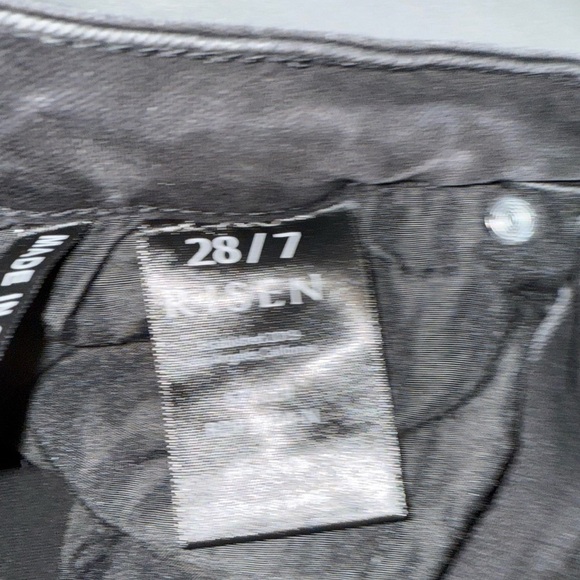 Risen Jeans - High Rise Vintage Washed Skinny Jeans Size 28/7. - Picture 7 of 8